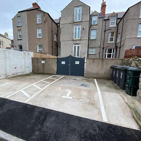 Central Llandudno, Private Parking Near To Beach, Pier & Shops Exterior foto