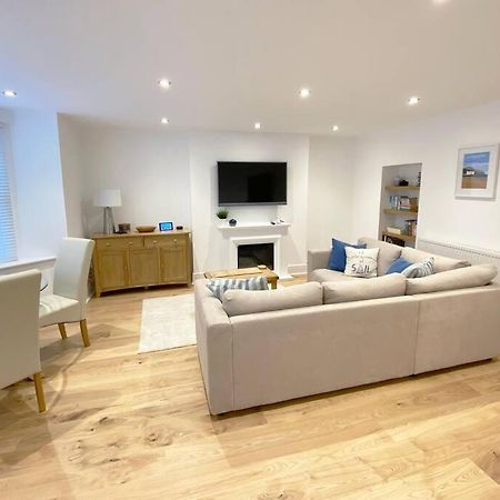 Central Llandudno, Private Parking Near To Beach, Pier & Shops Exterior foto