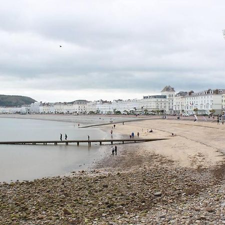 Central Llandudno, Private Parking Near To Beach, Pier & Shops Exterior foto