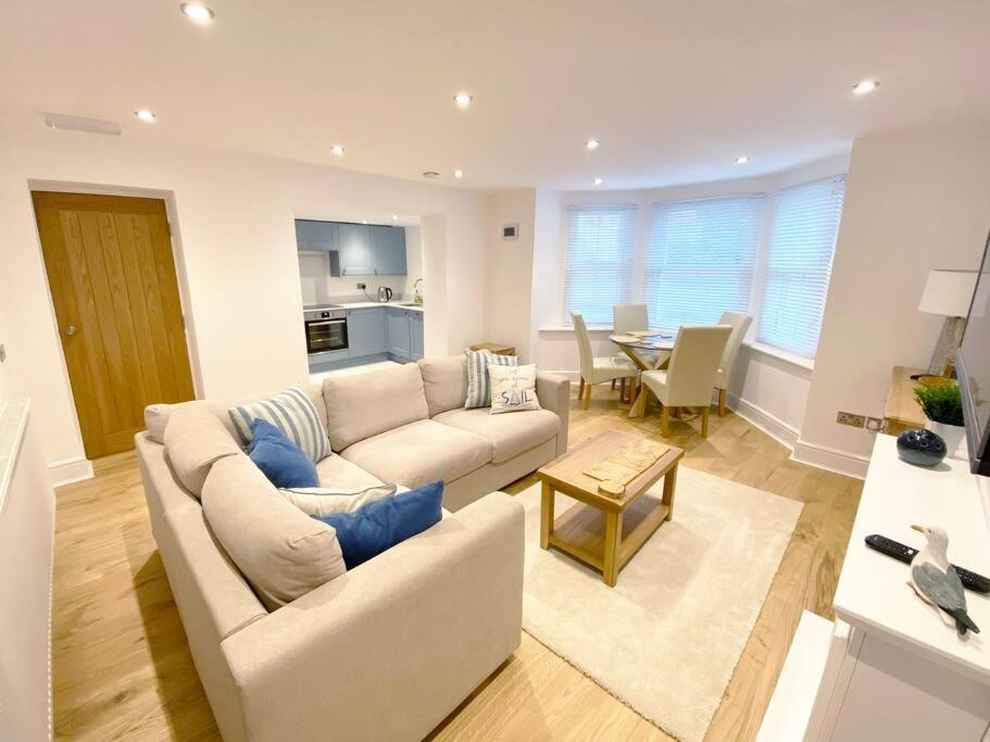Central Llandudno, Private Parking Near To Beach, Pier & Shops Exterior foto