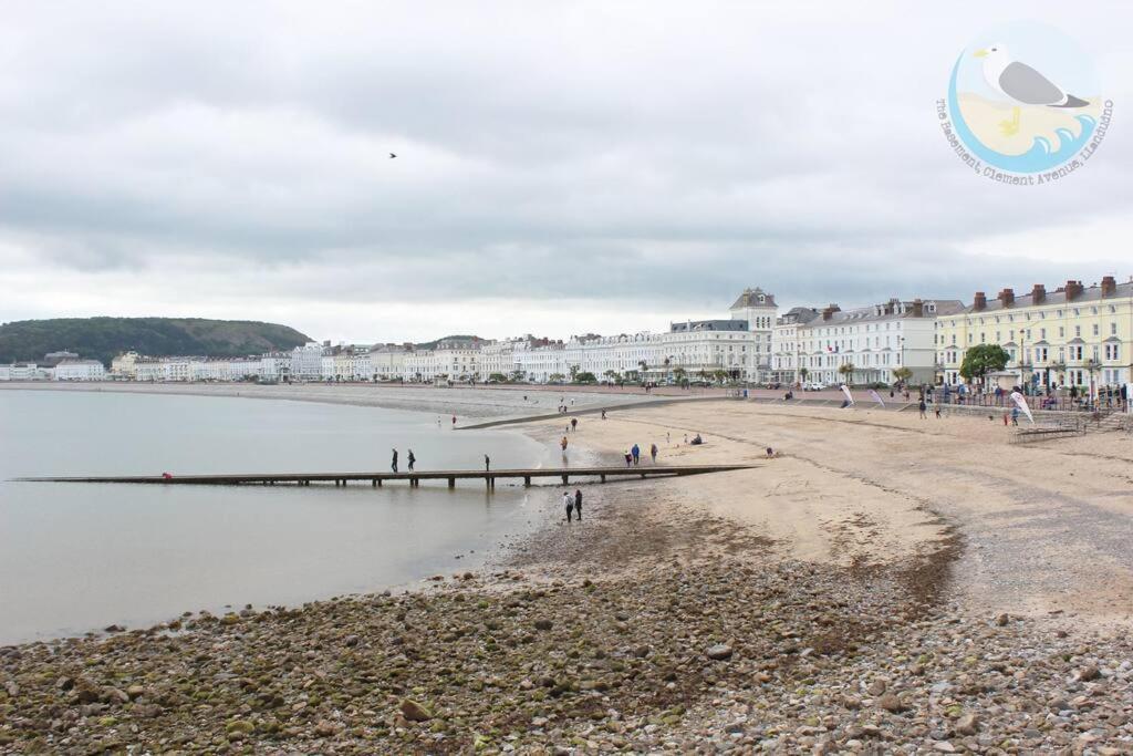 Central Llandudno, Private Parking Near To Beach, Pier & Shops Exterior foto