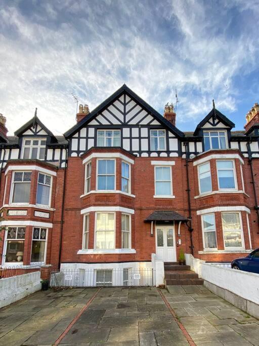 Central Llandudno, Private Parking Near To Beach, Pier & Shops Exterior foto