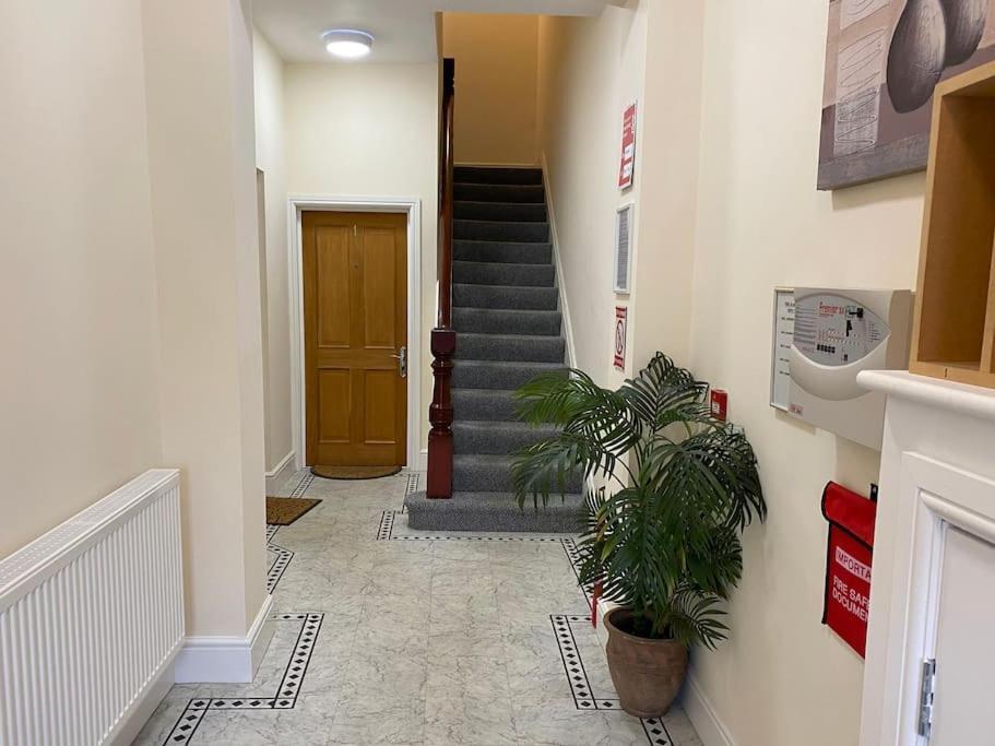 Central Llandudno, Private Parking Near To Beach, Pier & Shops Exterior foto
